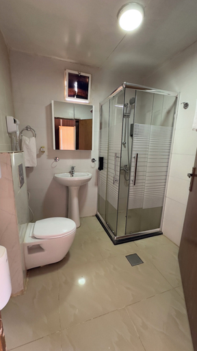 Bathroom 4, Mazayen Rum Camp, Quaira