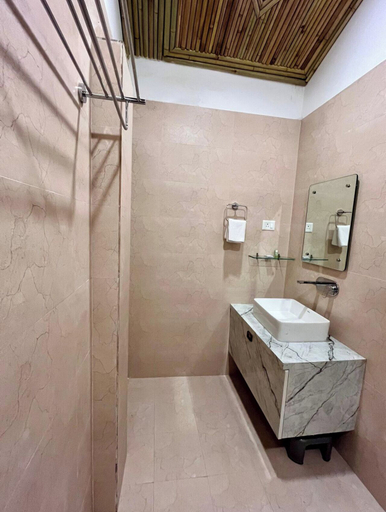 Bathroom 3, Bamboo Garden Cottages and Cafe, Garhwal