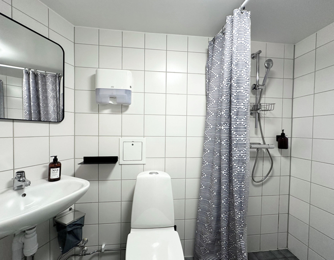 Bathroom 5, Linnéplatsens Hotell & Vandrarhem - Hostel, Göteborg