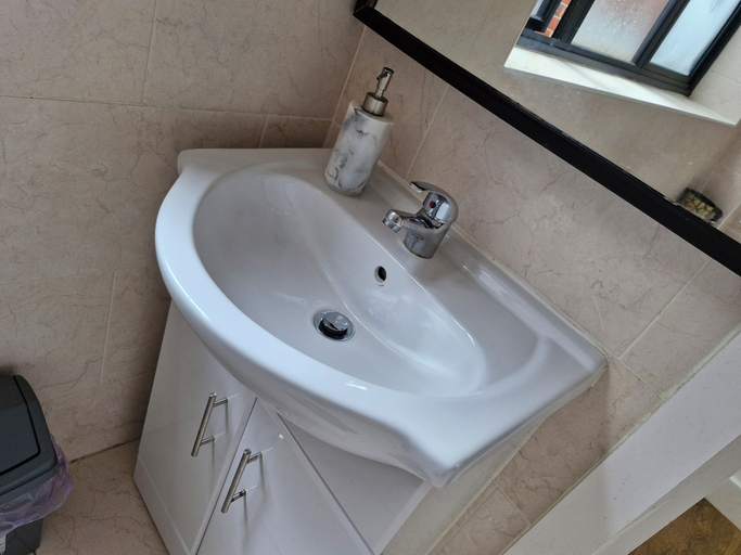 Others 4, Apartment Sleeps 4 With Free Parking, London