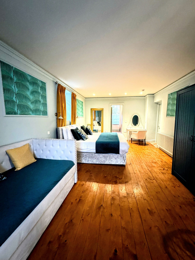 Bedroom 2, Clone House