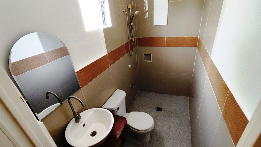 Bathroom 5, Bluewaves - Basdaku by Hiverooms, Moalboal