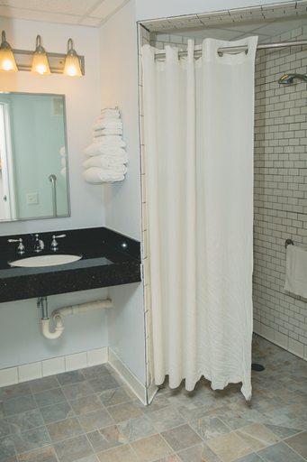 Bathroom 5, Harbor Town, BW Signature Collection, Manitowoc