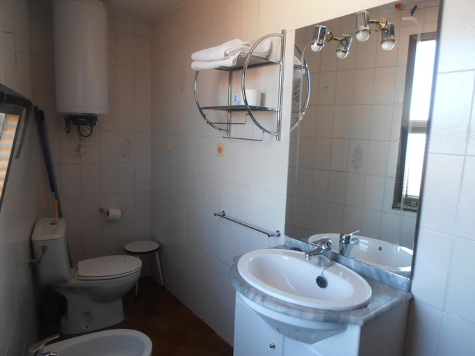 Bathroom 3, Hotel Alfar, Cantabria