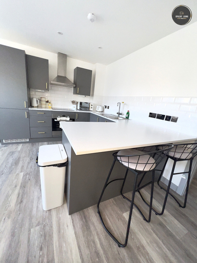 Others 4, City Centre 1-bed Apartment in Preston With Sky, Lancashire