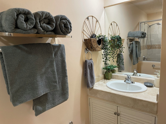Bathroom, Corona del Mar by Rocky Host, Puerto Peñasco