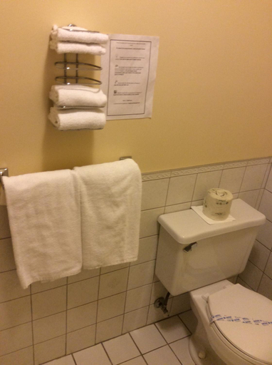 Bathroom 4, Travelodge by Wyndham Victoriaville, Arthabaska