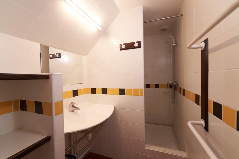 Bathroom 5, MIJE Marais - Hostel, Paris