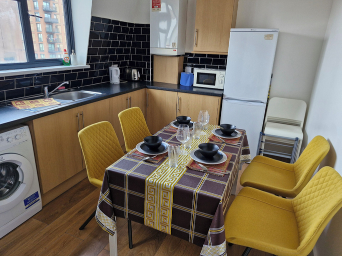 Others 5, Apartment Sleeps 4 With Free Parking, London