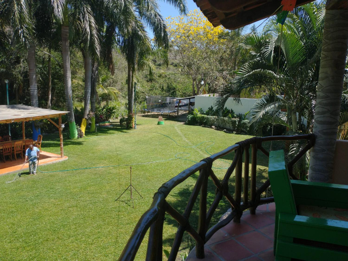 Others 4, Hacienda Jaqueline, Compostela