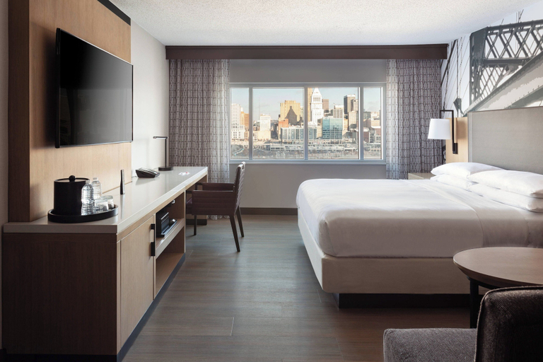 Bedroom 2, Cincinnati Marriott at RiverCenter, Kenton