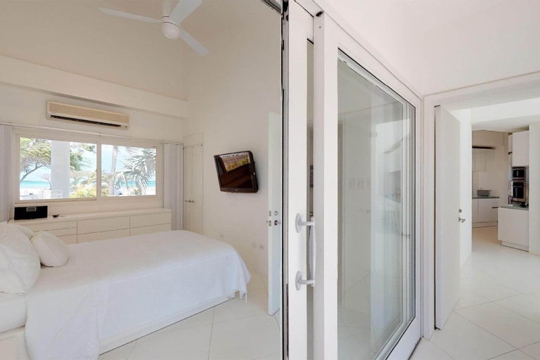 Bedroom 3, Ocean Front 7-bedroom 7-bath Sunset Views Malmok!