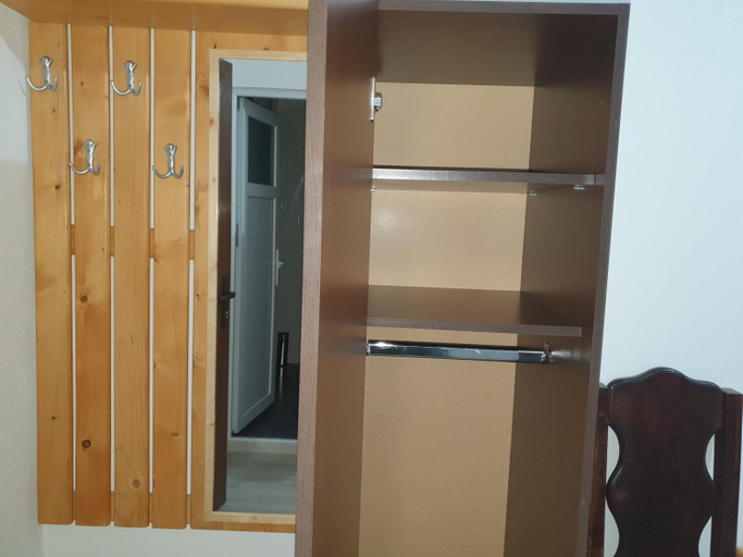 Others 5, Pensiunea Ronicson, Mogesti