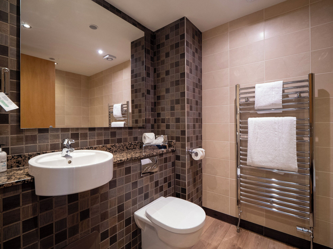 Bathroom 4, The Loans Inn, South Ayrshire