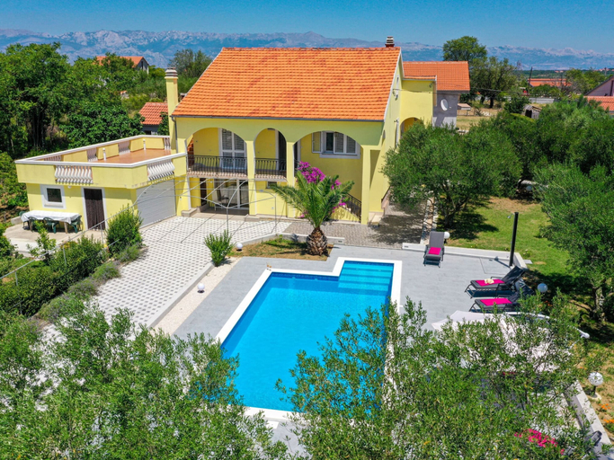 Exterior & Views 2, Holiday Home in Policnik With Pool, Poličnik
