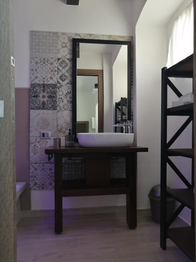 Bathroom 2, Prima Stella Tourist Rooms, Latina