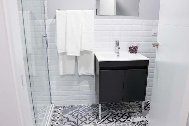Bathroom 2, Hostal Castillo, Sevilla