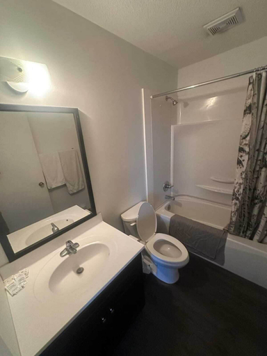 Bathroom, 641 Grill & Motel, Division No. 6