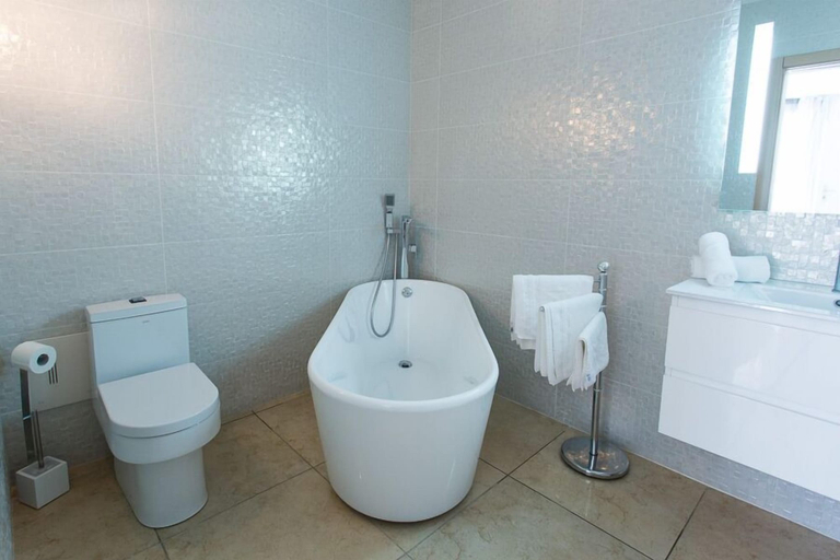 Bathroom 4, Hotel Revellata, Haute-Corse
