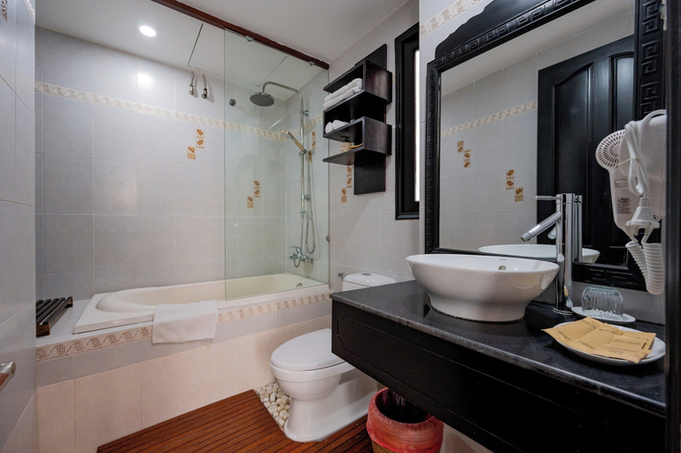 Bathroom 3, Welcome Old Town Hotel, Da Nang
