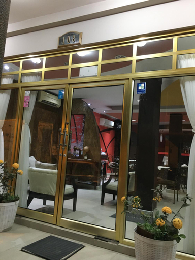 Others 2, Hotel Premier Inn, Manta