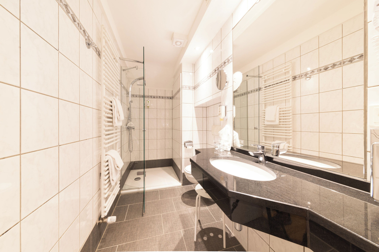 Bathroom 5, Koener Hotel & Spa, Clervaux