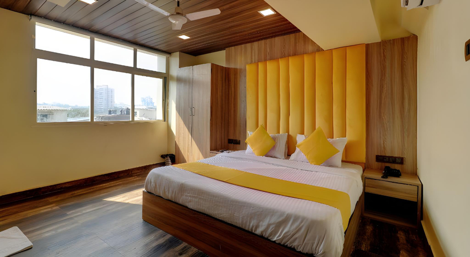 Bedroom 5, Hotel Priceless, Mumbai Suburban