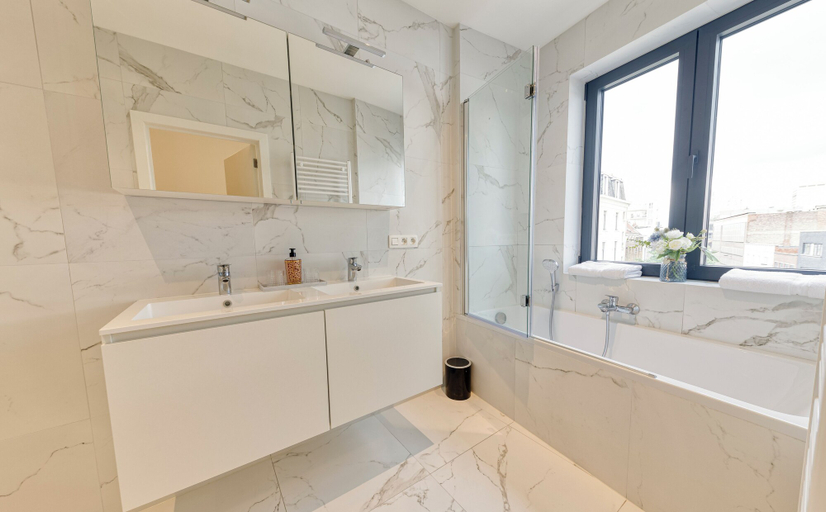 Bathroom 2, Designer flat 3BR & Mini Golf, Antwerpen