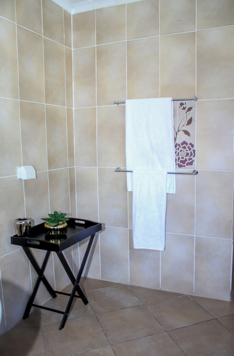 Bathroom 4, Thamalakane Guest House, Ngamiland East