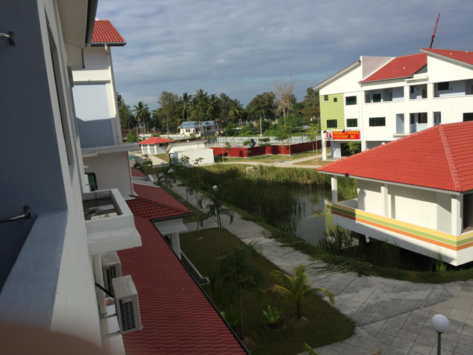 Exterior & Views