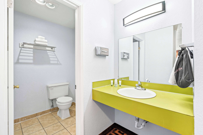 Bathroom 4, Red Lion Inn & Suites Yakima, Yakima
