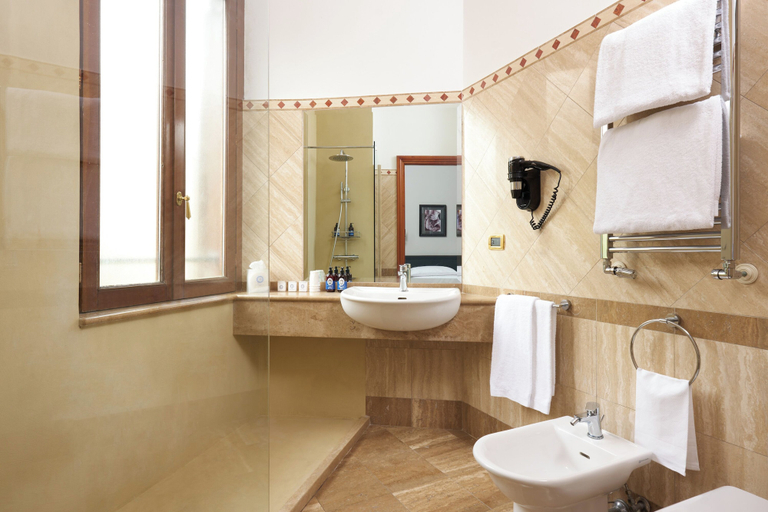 Bathroom 4, Hotel Barberini, Roma