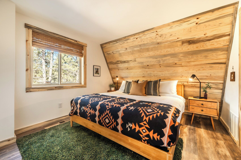Bedroom 2, Acute Cabin, Teller