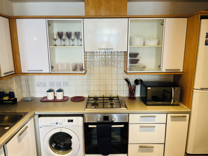 Others 4, Beautiful 2 - Bed Apartment in Aylesbury, Buckinghamshire