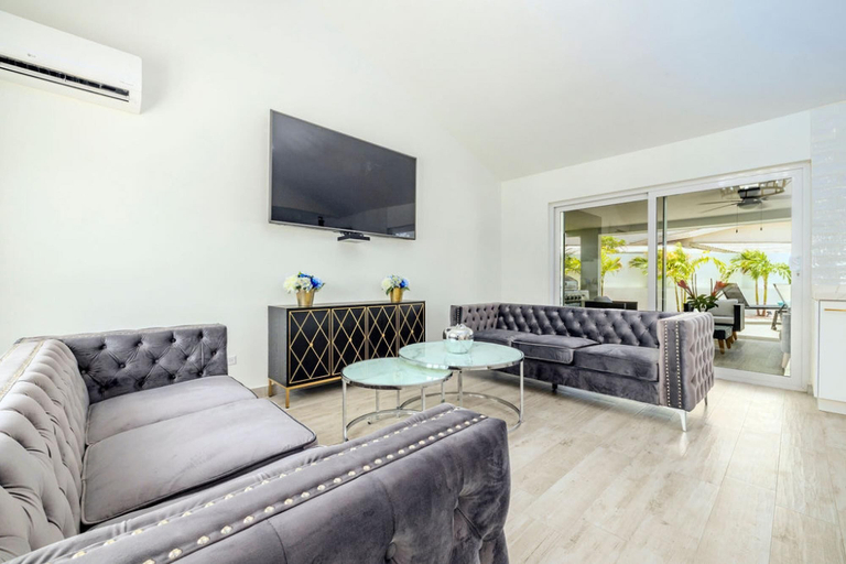 Others 5, NEW Modern 3 Bedroom 10 Minute Walk to the Beach
