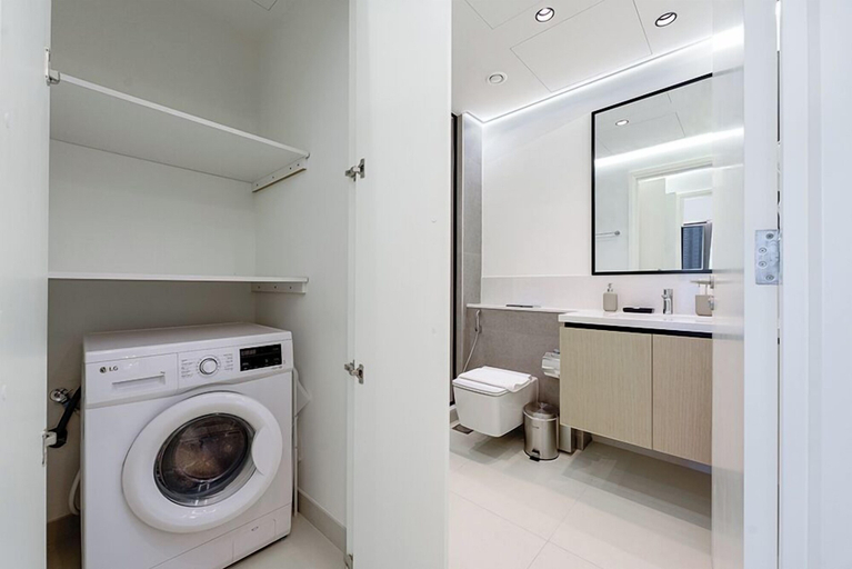 Bathroom 3, Stayis- 1 BR Spacious & Luxury Apartment, Dubai
