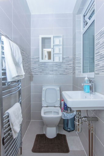 Bathroom 3, Charming 1-bed Apartment in London, London