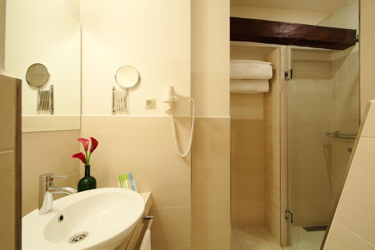 Bathroom 4, Historia & Historante, Veszprém