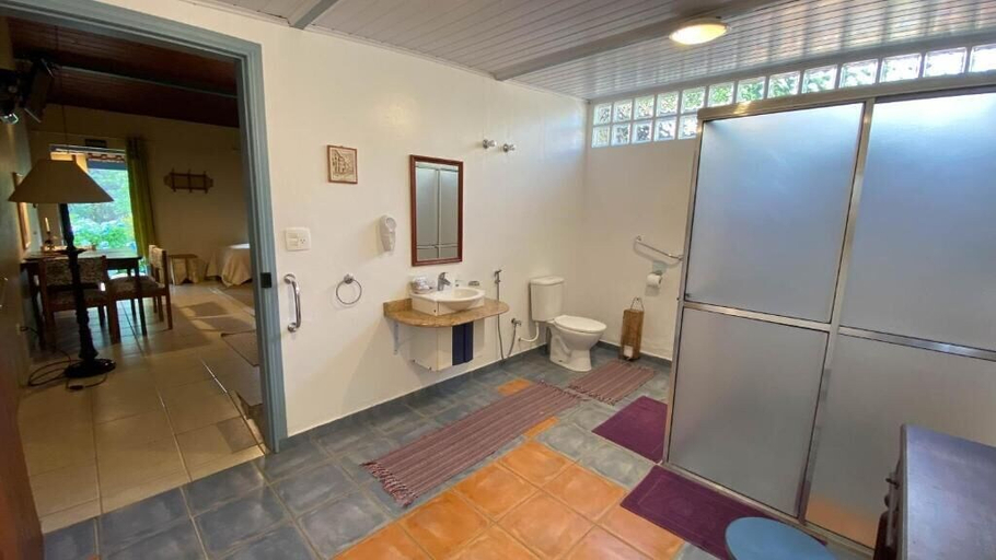 Bathroom 4, Pousada dos Anjos, Cunha