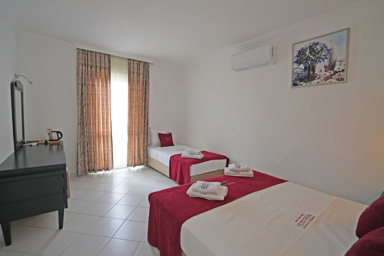 Bedroom 3, Ömer Aybak Beach Hotel, Bodrum