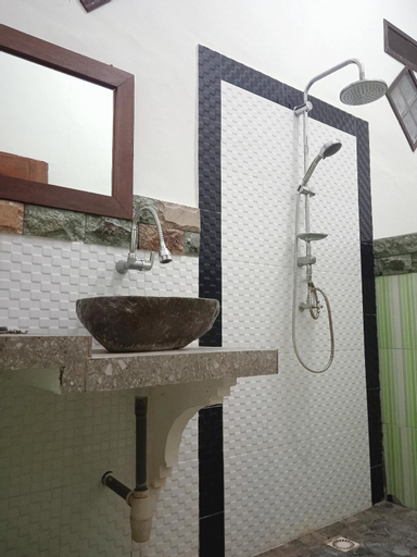 Bathroom 10