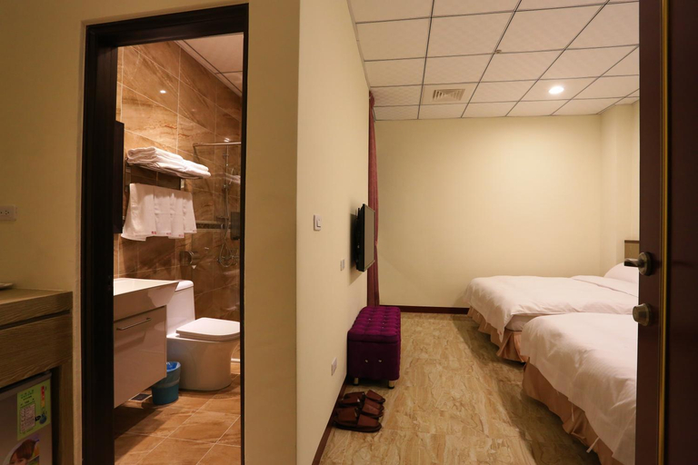 Bedroom 2, chang ju hotel, Taitung