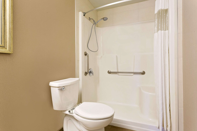Bathroom 4, Ramada by Wyndham Kamloops, Thompson-Nicola