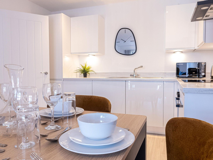 Private kitchen 4, Victoria Square Two-bed Accommodation by Belvilla, Birmingham