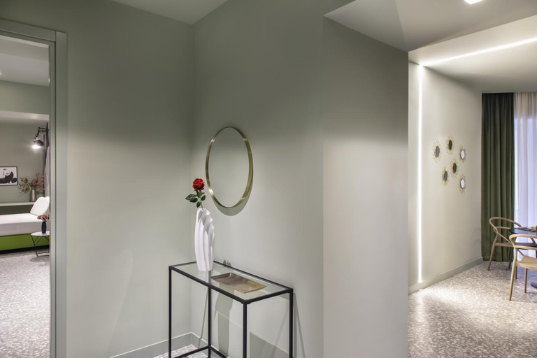 Bedroom 2, Lady Rose, Napoli