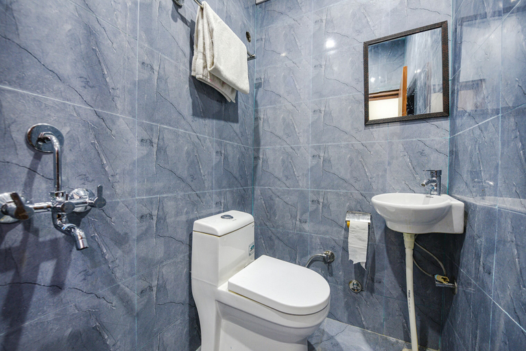 Bathroom, Fabhotel New Satyam, Sahibzada Ajit Singh Nagar
