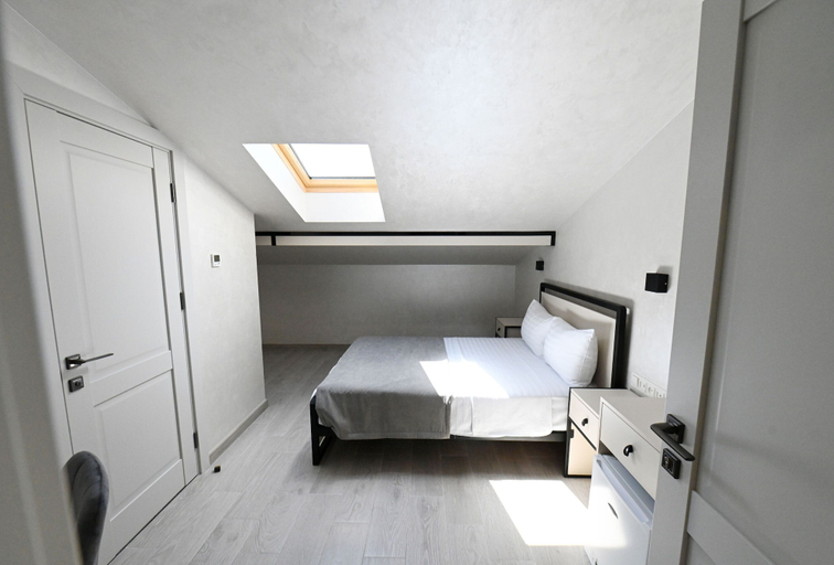 Bedroom 2, Prime Hotel