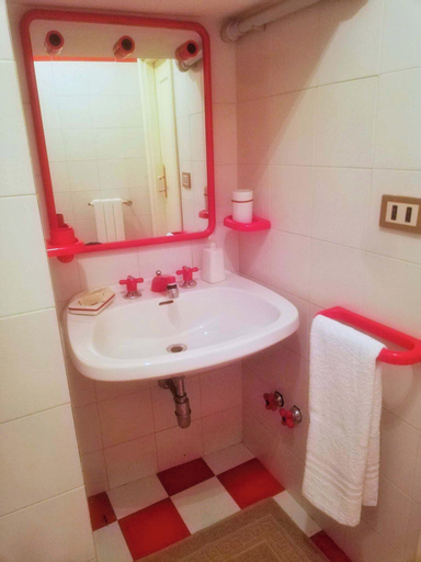 Bathroom 3, Casa degli Artisti, Nuoro