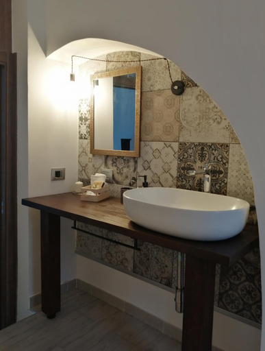 Bathroom 5, Prima Stella Tourist Rooms, Latina