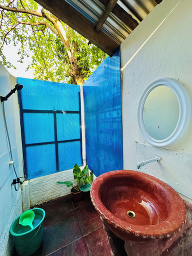 Bathroom 4, Playa Del Fuego Beach Hostel and Resort, Mambajao